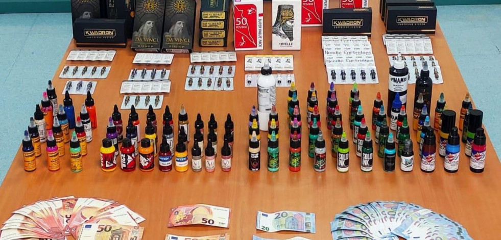 La Guardia Civil descubre que muchos salones de tatuaje de A Coruña usan tinta de contrabando
